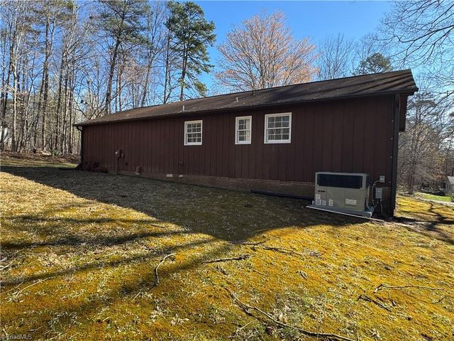 1055 Brookridge Drive, Walnut Cove, NC 27052