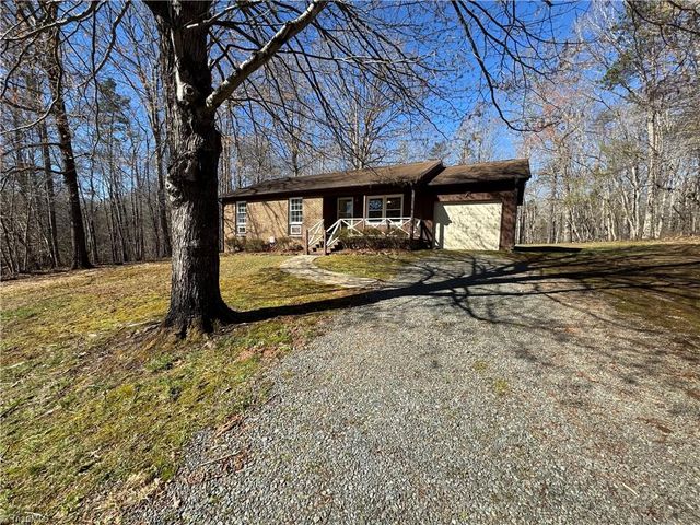 1055 Brookridge Drive, Walnut Cove, NC 27052