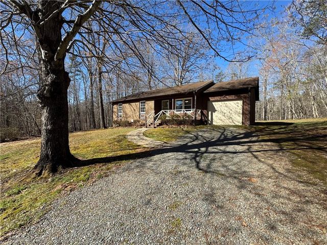 1055 Brookridge Drive, Walnut Cove, NC 27052