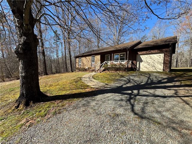 1055 Brookridge Drive, Walnut Cove, NC 27052