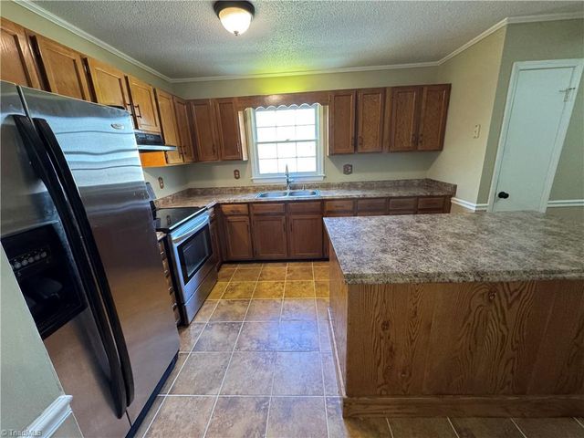 1055 Brookridge Drive, Walnut Cove, NC 27052