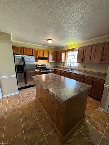 1055 Brookridge Drive, Walnut Cove, NC 27052