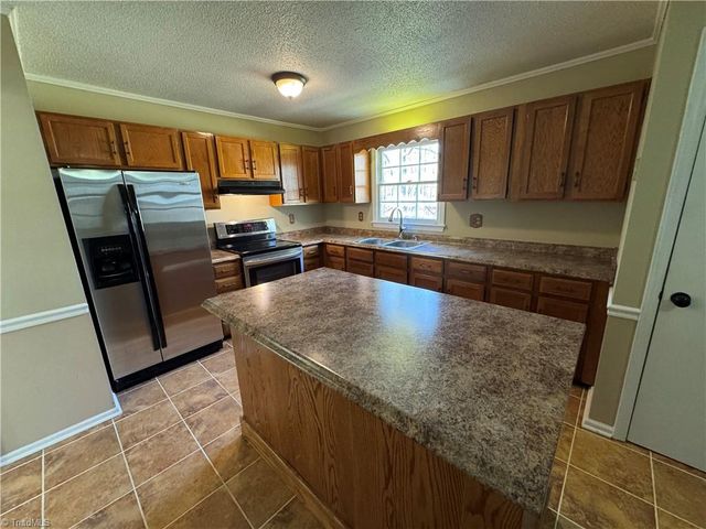 1055 Brookridge Drive, Walnut Cove, NC 27052