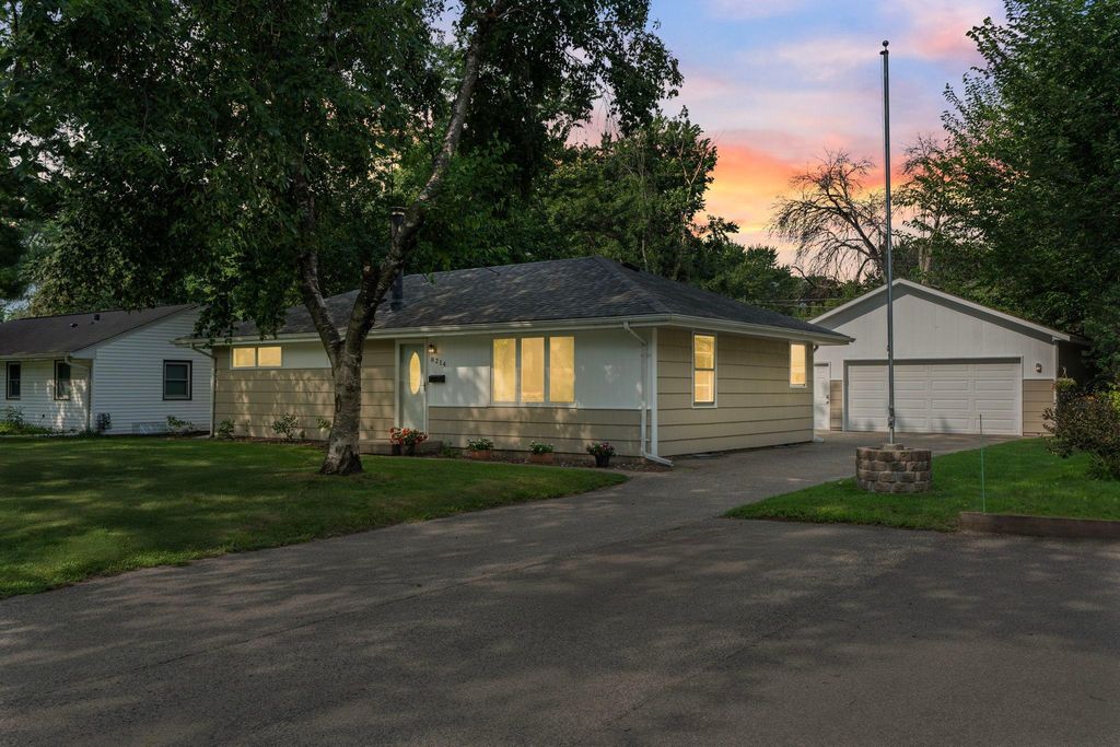 8214 5th Avenue S, Bloomington, MN 55420