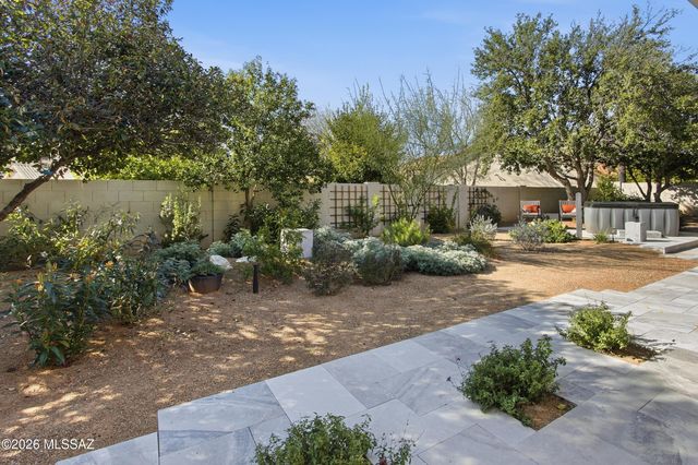 5197 N Via De La Lanza, Tucson, AZ 85750