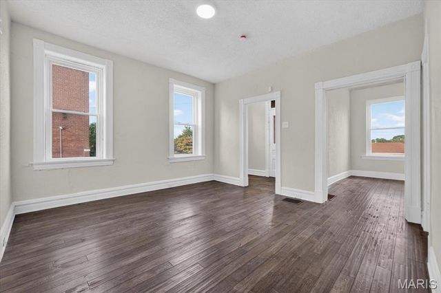 5216 Morganford Road, St Louis, MO 63116