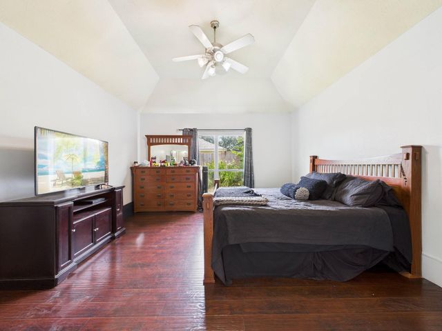 1484 Allison Street, Alvin, TX 77511