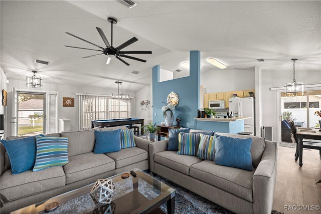 8189 SW 61st Court, Ocala, FL 34476