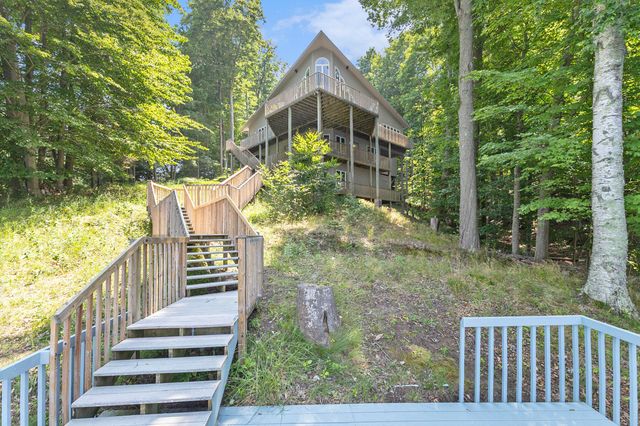 6308 N Jebavy Drive, Ludington, MI 49431