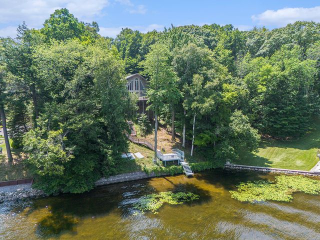 6308 N Jebavy Drive, Ludington, MI 49431