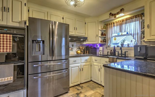 15 Walter Road, Seymour, CT 06483