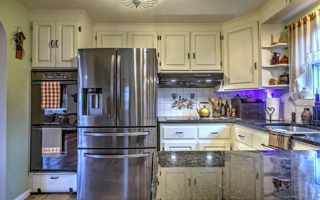 15 Walter Road, Seymour, CT 06483