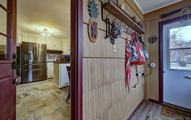 15 Walter Road, Seymour, CT 06483