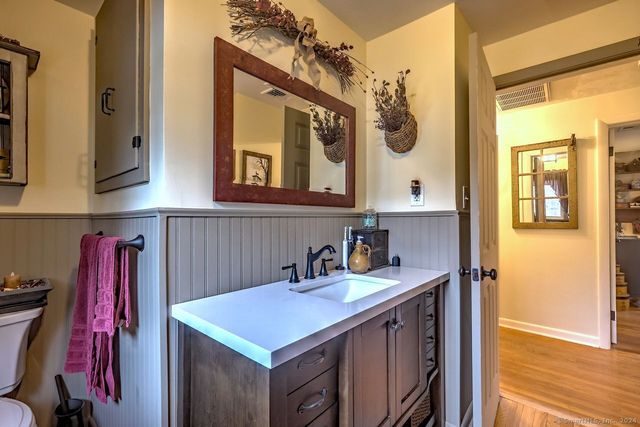 15 Walter Road, Seymour, CT 06483