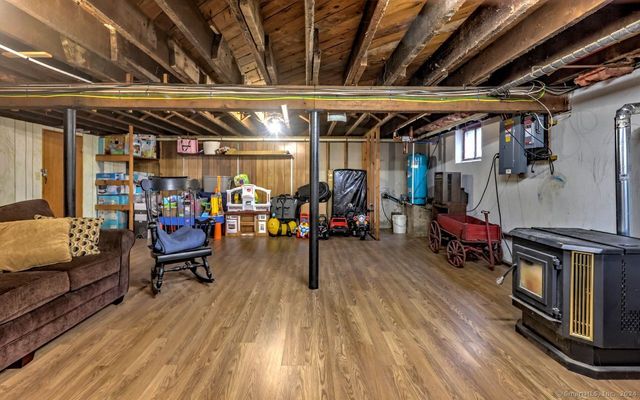 15 Walter Road, Seymour, CT 06483