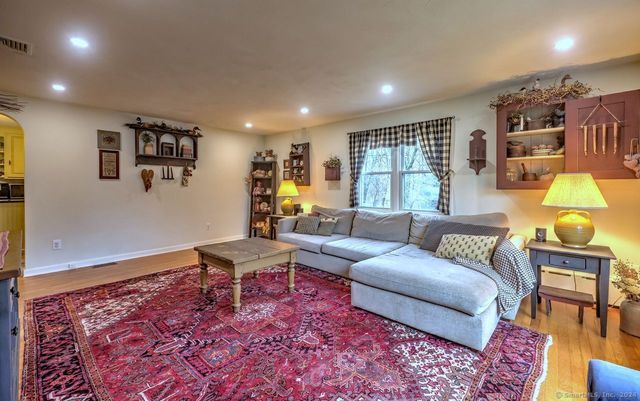 15 Walter Road, Seymour, CT 06483