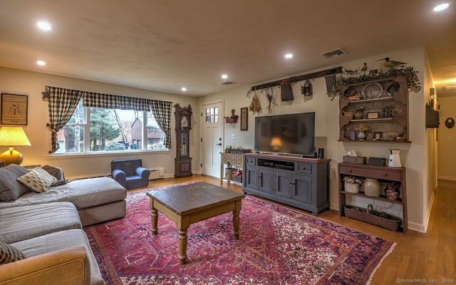 15 Walter Road, Seymour, CT 06483