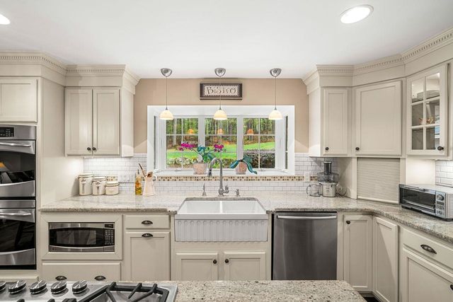 46 Veronica Drive, Bedford, NH 03110