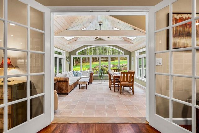 46 Veronica Drive, Bedford, NH 03110