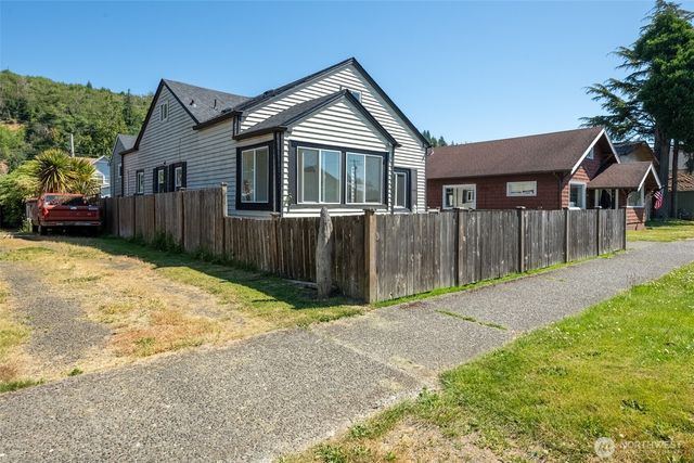 2515 Sumner Avenue, Hoquiam, WA 98550