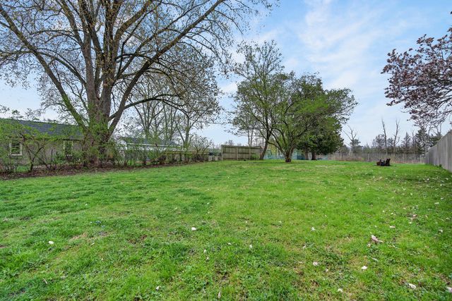 320 Chalmers Street, Geneva, IL 60134