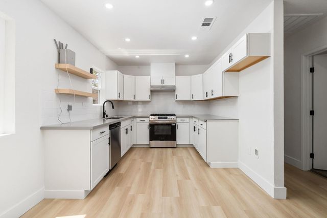 735 N Hughes Avenue, Fresno, CA 93728