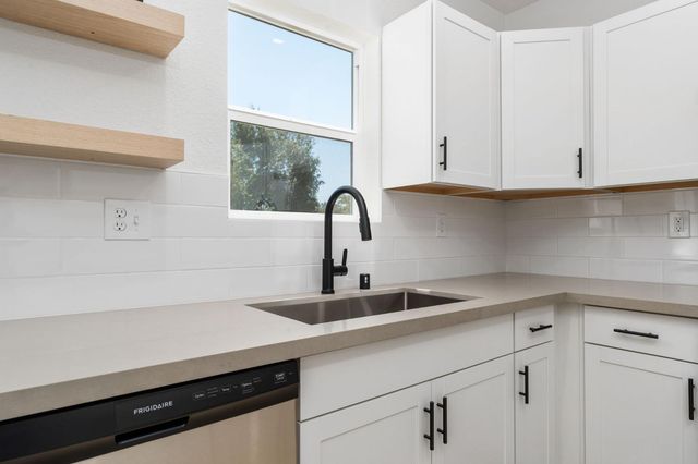 735 N Hughes Avenue, Fresno, CA 93728