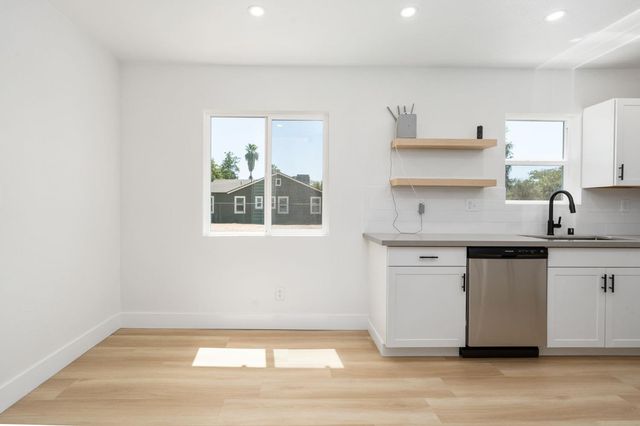 735 N Hughes Avenue, Fresno, CA 93728