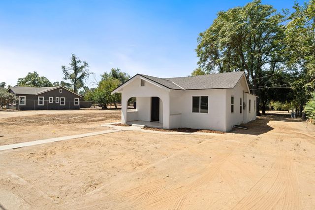 735 N Hughes Avenue, Fresno, CA 93728