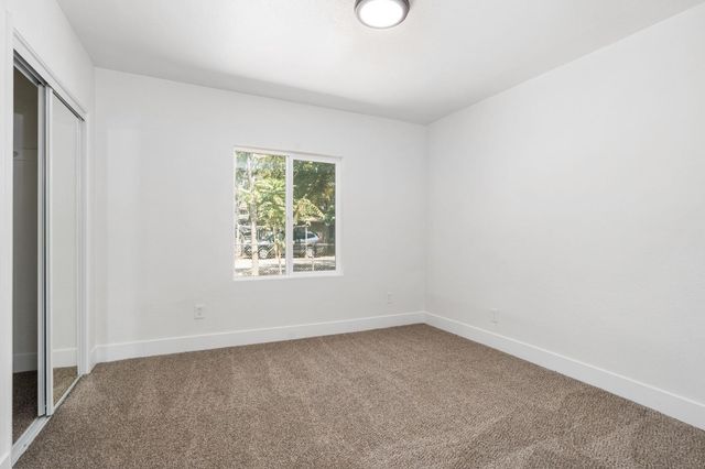 735 N Hughes Avenue, Fresno, CA 93728