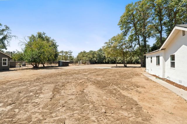 735 N Hughes Avenue, Fresno, CA 93728