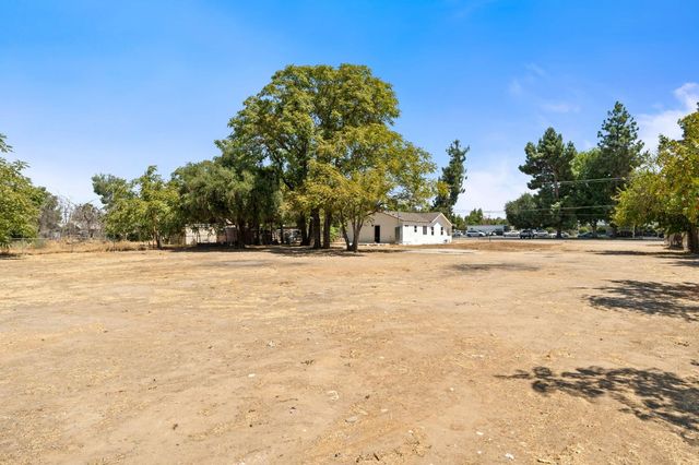 735 N Hughes Avenue, Fresno, CA 93728
