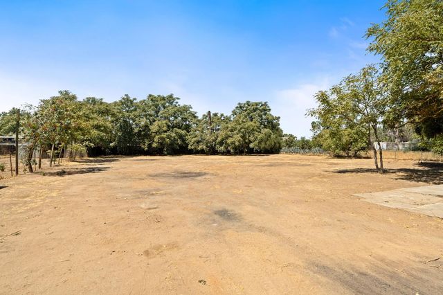 735 N Hughes Avenue, Fresno, CA 93728