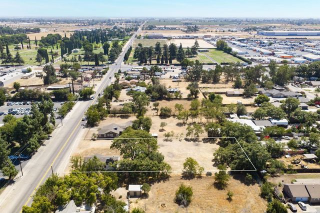 735 N Hughes Avenue, Fresno, CA 93728
