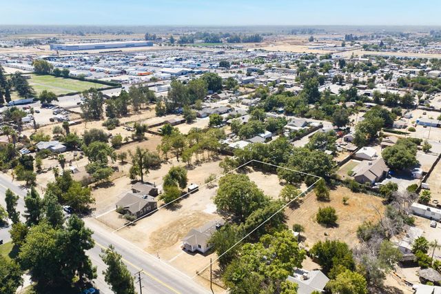 735 N Hughes Avenue, Fresno, CA 93728