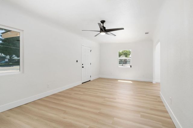 735 N Hughes Avenue, Fresno, CA 93728