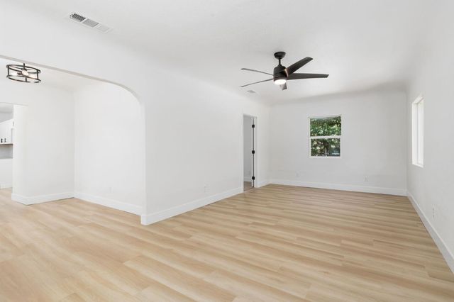 735 N Hughes Avenue, Fresno, CA 93728