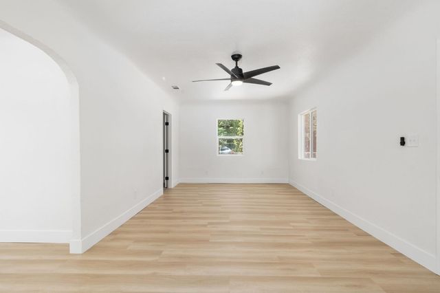 735 N Hughes Avenue, Fresno, CA 93728