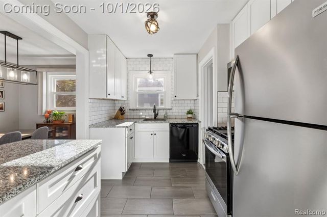 22644 Ridgeway Street, Saint Clair Shores, MI 48080
