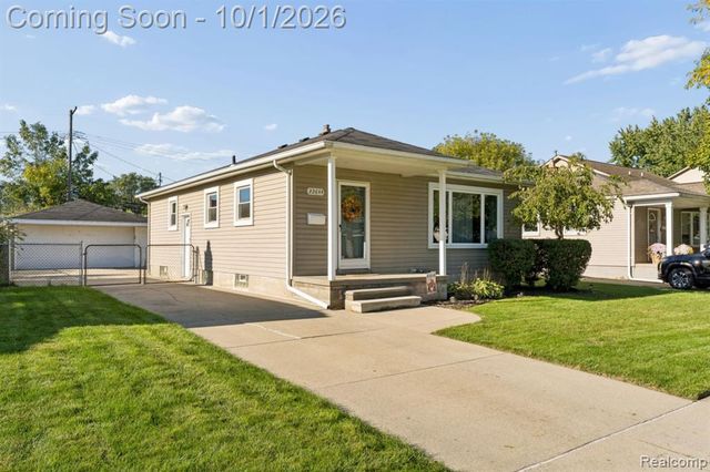 22644 Ridgeway Street, Saint Clair Shores, MI 48080