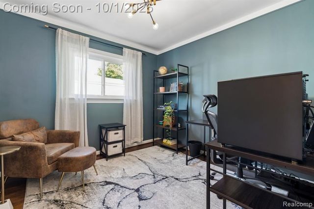 22644 Ridgeway Street, Saint Clair Shores, MI 48080