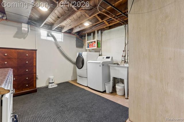 22644 Ridgeway Street, Saint Clair Shores, MI 48080