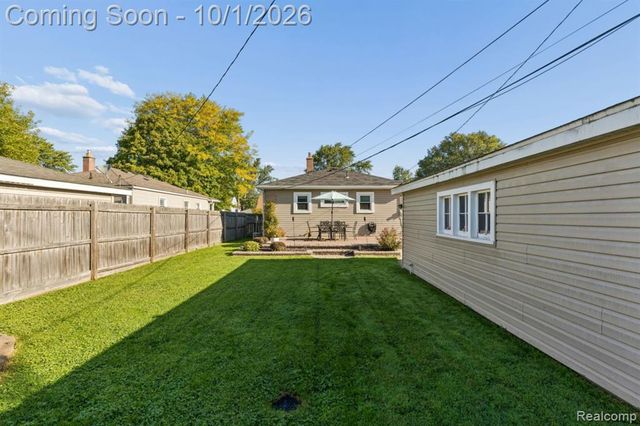 22644 Ridgeway Street, Saint Clair Shores, MI 48080