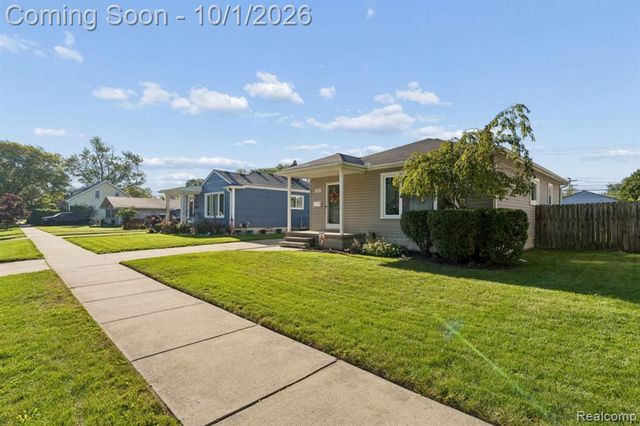 22644 Ridgeway Street, Saint Clair Shores, MI 48080
