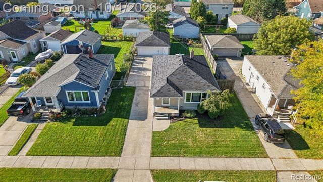 22644 Ridgeway Street, Saint Clair Shores, MI 48080