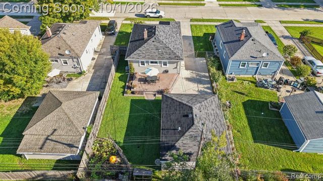 22644 Ridgeway Street, Saint Clair Shores, MI 48080