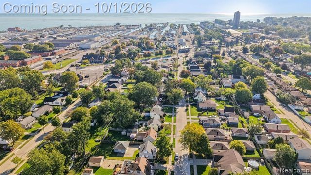 22644 Ridgeway Street, Saint Clair Shores, MI 48080