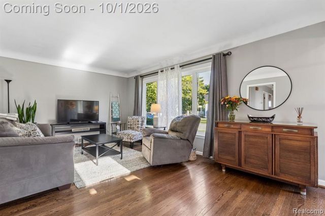 22644 Ridgeway Street, Saint Clair Shores, MI 48080