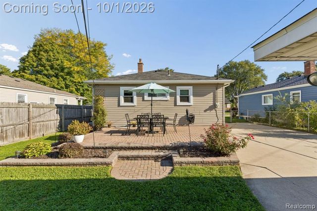 22644 Ridgeway Street, Saint Clair Shores, MI 48080