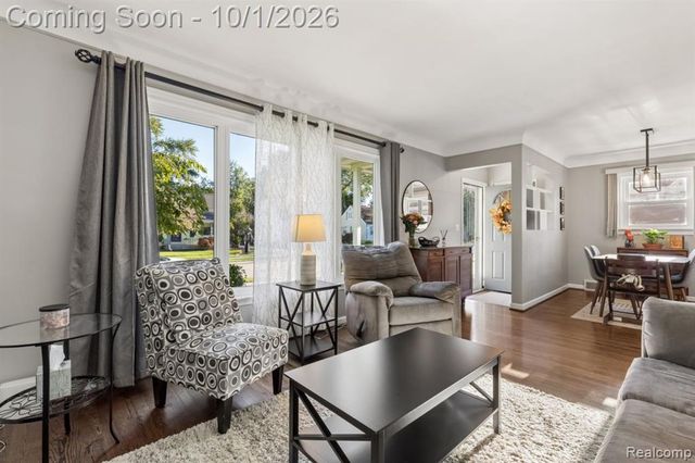 22644 Ridgeway Street, Saint Clair Shores, MI 48080